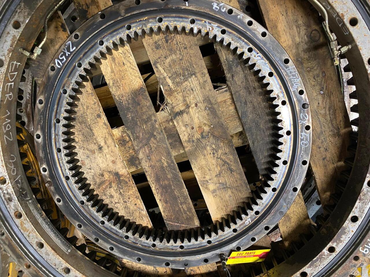 Hitachi ZX 50 - Couronne d'orientation pour Engins de chantier: photos 1 Hitachi ZX 50 - Couronne d'orientation pour Engins de chantier: photos 1