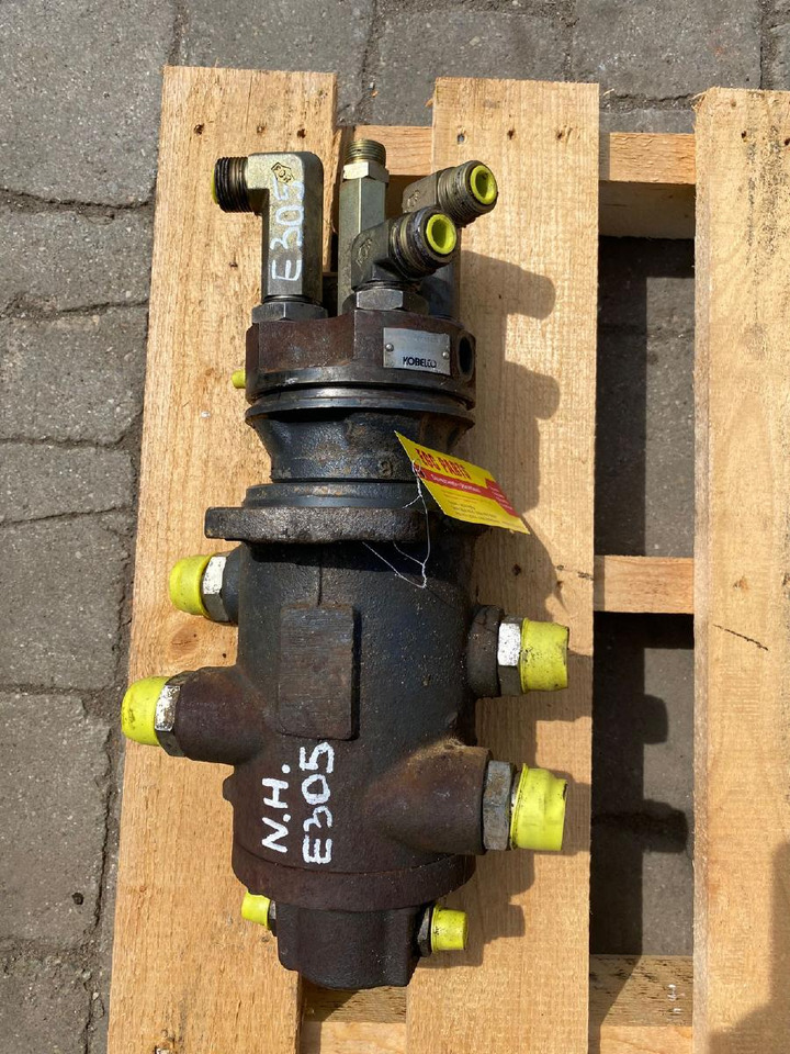 Holland E 305 - Moteur de rotation pour Pelle sur chenille: photos 3 Holland E 305 - Moteur de rotation pour Pelle sur chenille: photos 3