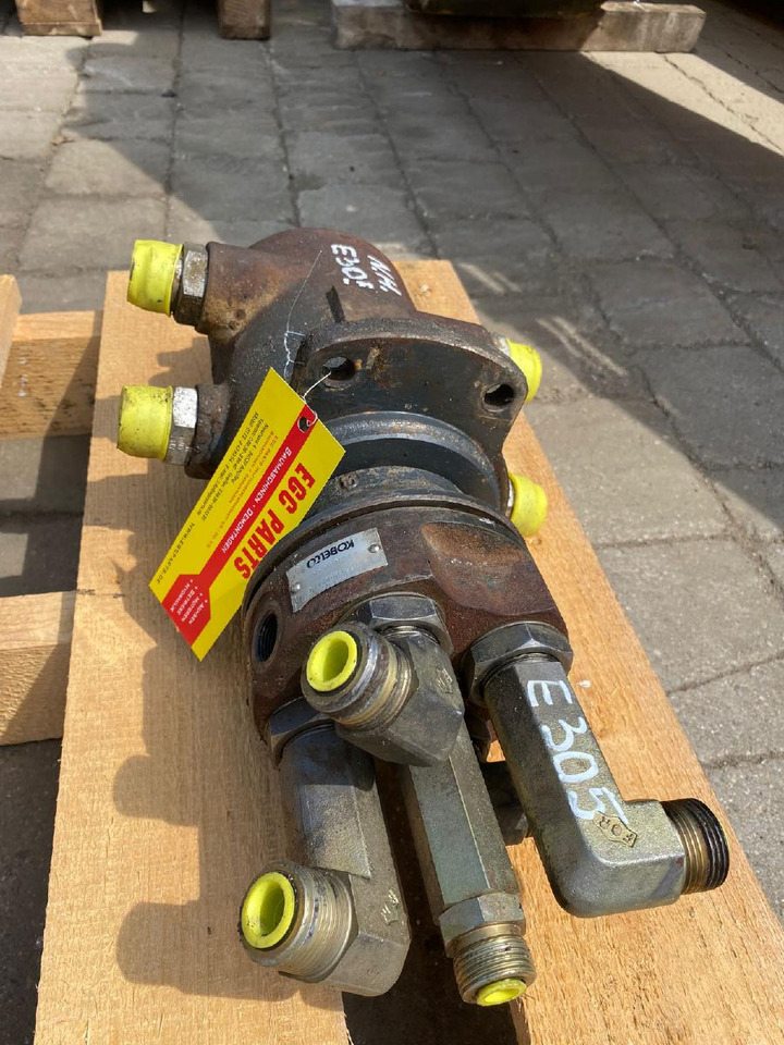 Holland E 305 - Moteur de rotation pour Pelle sur chenille: photos 4 Holland E 305 - Moteur de rotation pour Pelle sur chenille: photos 4