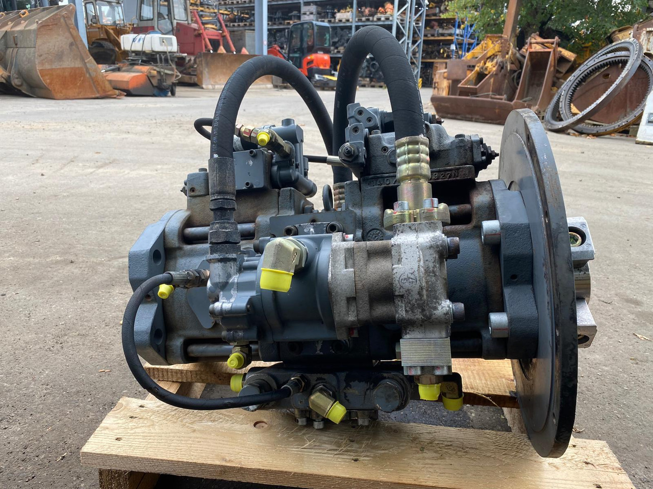 Holland K3V112 aus E215 - Pompe hydraulique pour Engins de chantier: photos 4 Holland K3V112 aus E215 - Pompe hydraulique pour Engins de chantier: photos 4