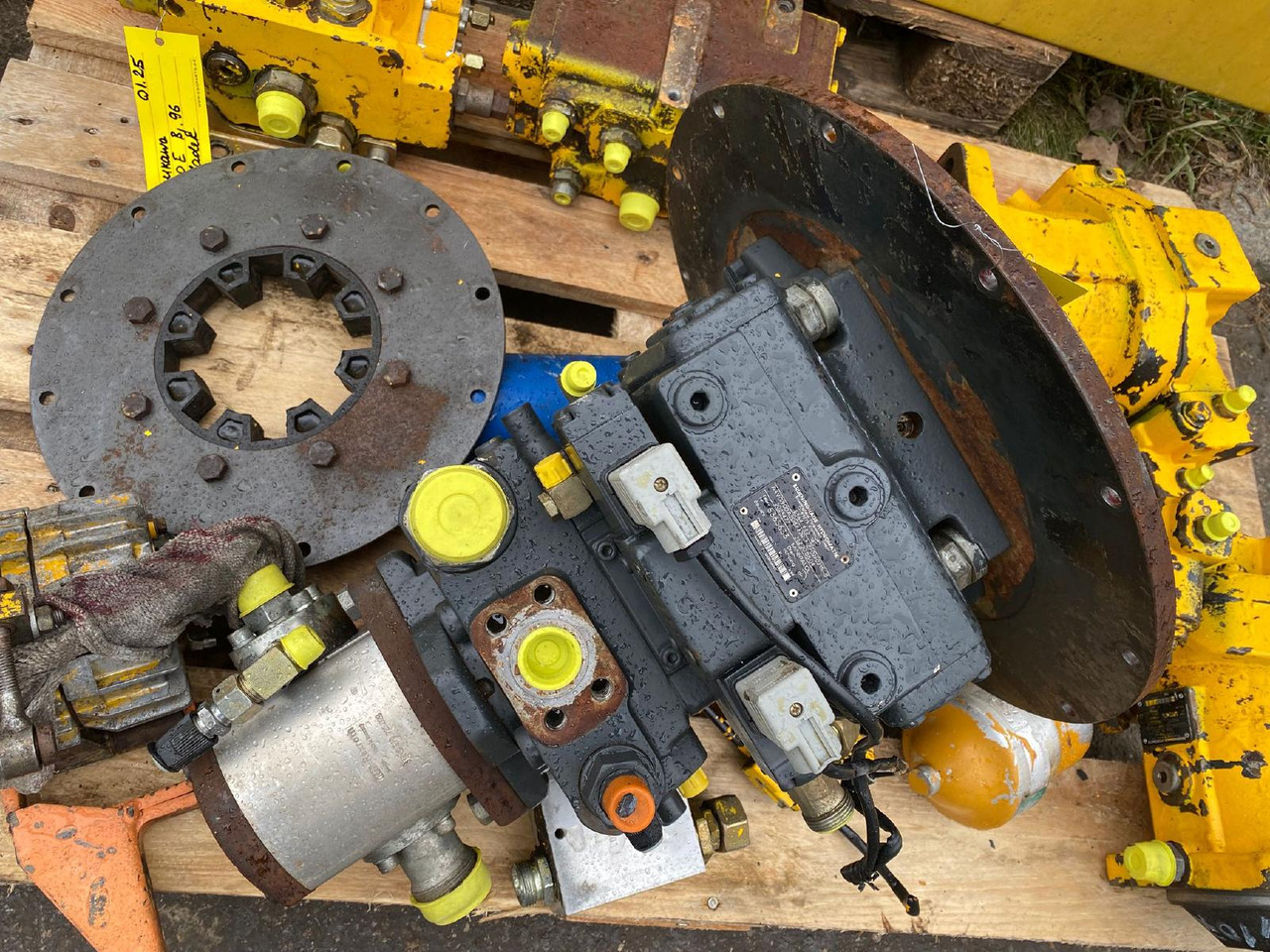 Hydromatik A4VG 90 aus Furukawa 320 E - Pompe hydraulique pour Engins de chantier: photos 1 Hydromatik A4VG 90 aus Furukawa 320 E - Pompe hydraulique pour Engins de chantier: photos 1