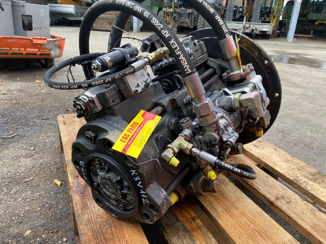 Kawasaki K3V112 aus Fiat Kobelco E 215 - Pompe hydraulique pour Engins de chantier: photos 2 Kawasaki K3V112 aus Fiat Kobelco E 215 - Pompe hydraulique pour Engins de chantier: photos 2