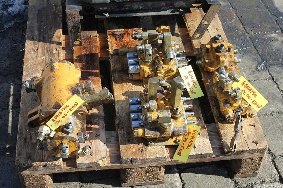 Komatsu PC 40 - Valve hydraulique pour Engins de chantier: photos 1 Komatsu PC 40 - Valve hydraulique pour Engins de chantier: photos 1