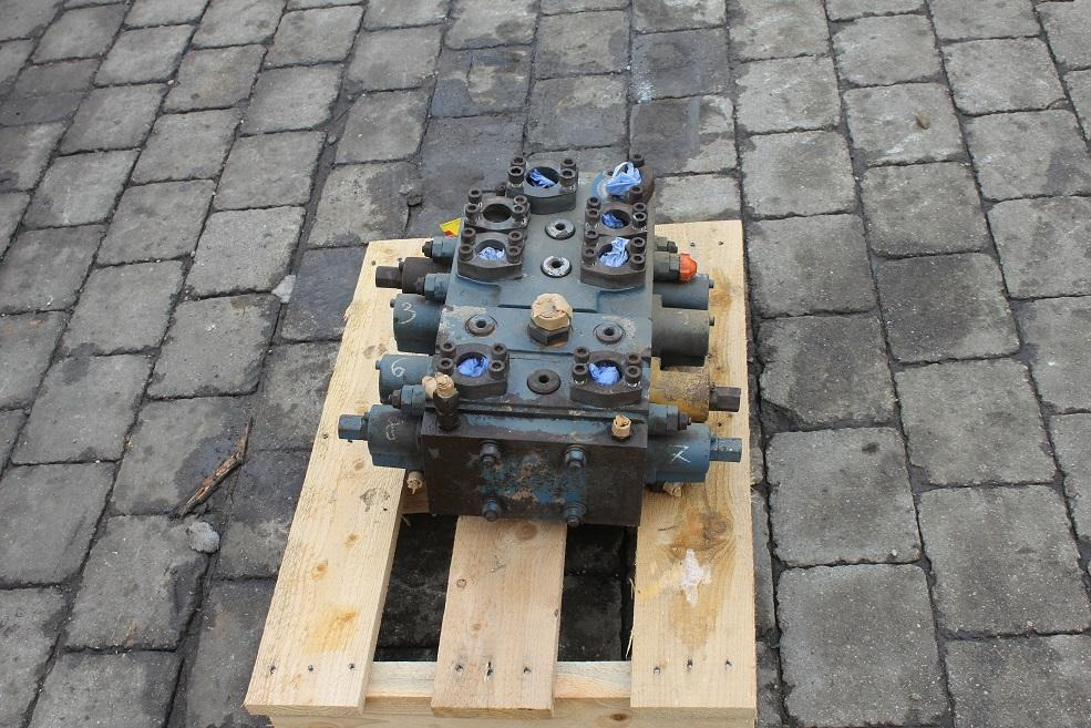 Liebherr 574 - Valve hydraulique pour Engins de chantier: photos 5 Liebherr 574 - Valve hydraulique pour Engins de chantier: photos 5