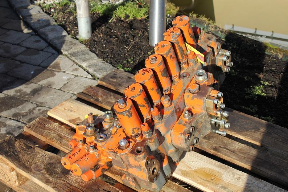 Liebherr A 902 LIT - Valve hydraulique pour Engins de chantier: photos 2 Liebherr A 902 LIT - Valve hydraulique pour Engins de chantier: photos 2