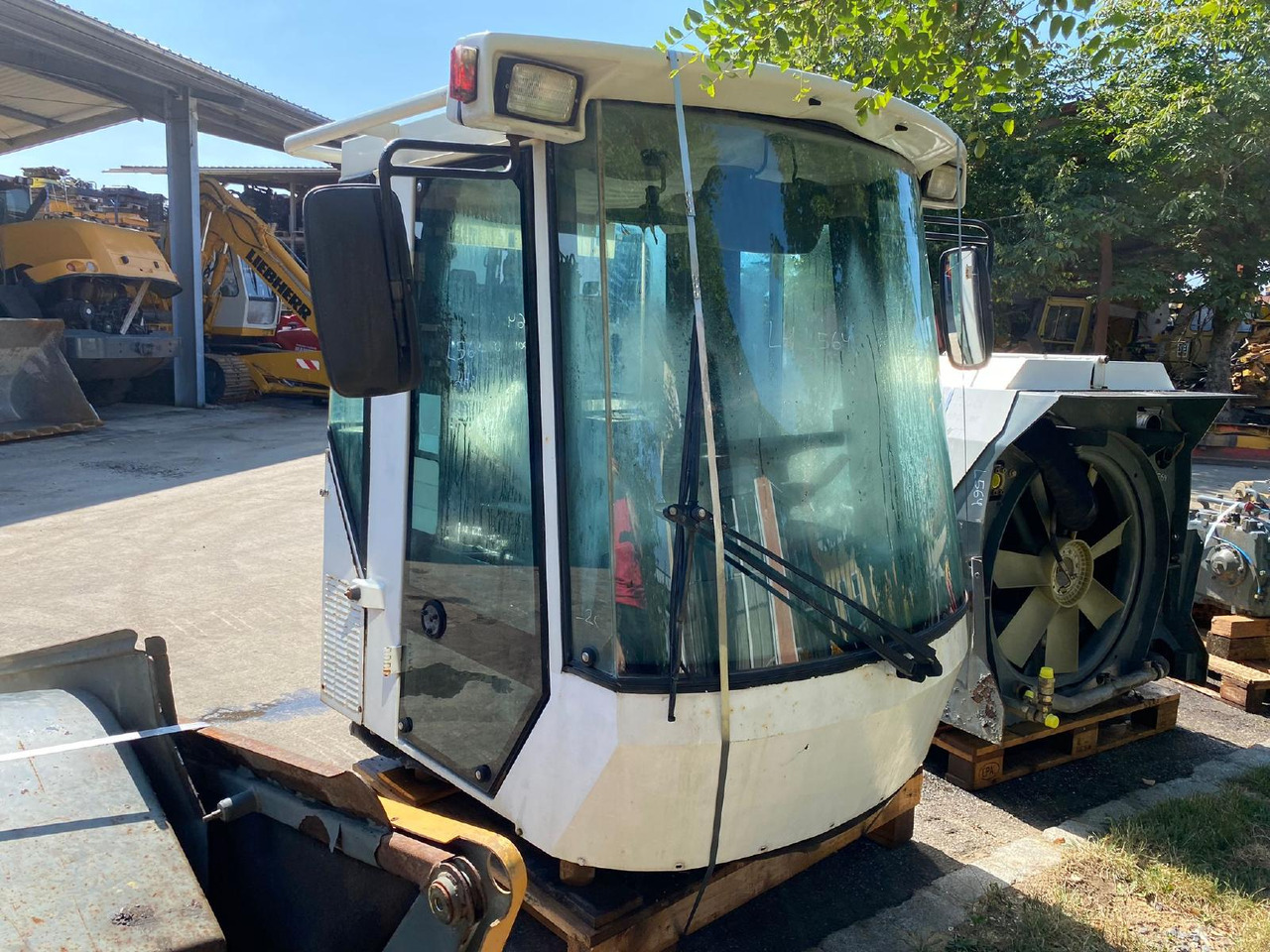 Liebherr L 564 - Cabine pour Engins de chantier: photos 4 Liebherr L 564 - Cabine pour Engins de chantier: photos 4