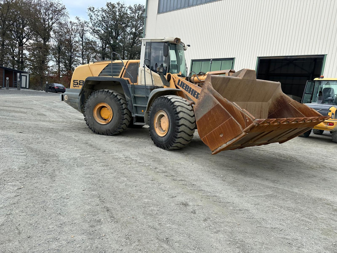 Liebherr L 580 2 plus 2 - Chargeuse sur pneus: photos 1 Liebherr L 580 2 plus 2 - Chargeuse sur pneus: photos 1