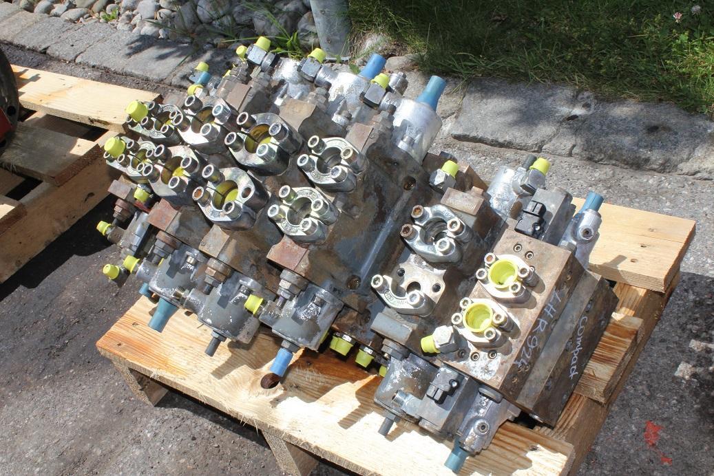 Liebherr R 924 compact - Valve hydraulique pour Engins de chantier: photos 3 Liebherr R 924 compact - Valve hydraulique pour Engins de chantier: photos 3