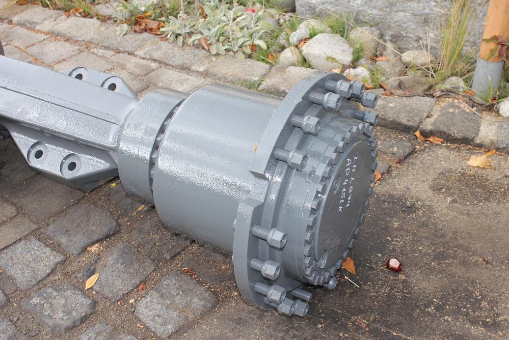 Liebherr ZF AP 415 aus L 574 - Essieu et pièces pour Engins de chantier: photos 2 Liebherr ZF AP 415 aus L 574 - Essieu et pièces pour Engins de chantier: photos 2