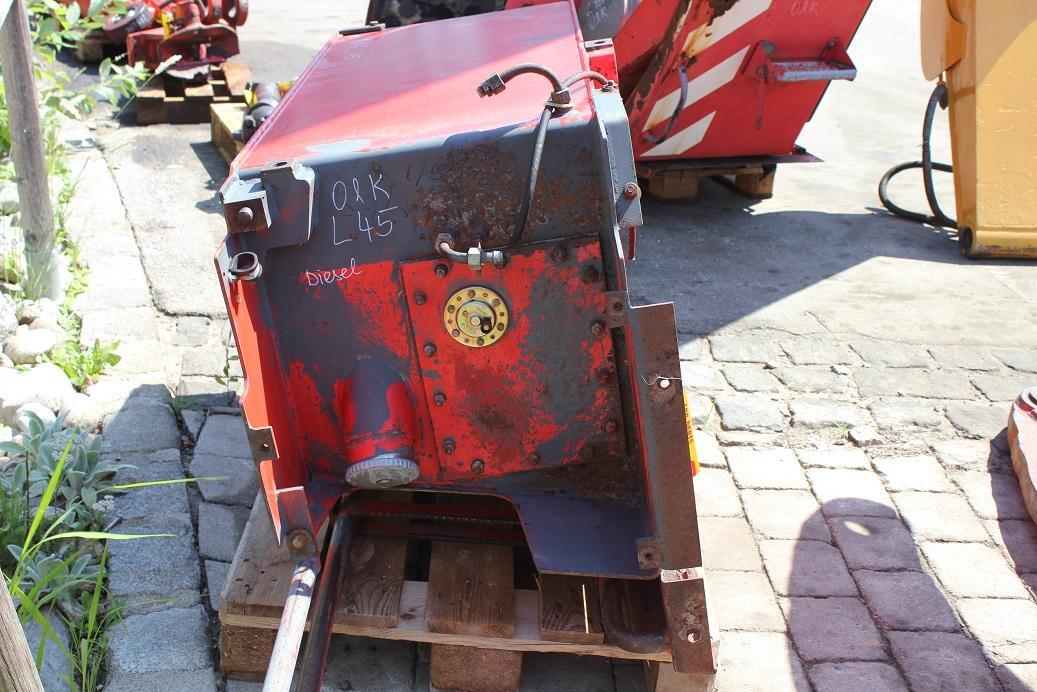 O&K L 45 - Réservoir de carburant pour Chargeuse sur pneus: photos 4 O&K L 45 - Réservoir de carburant pour Chargeuse sur pneus: photos 4