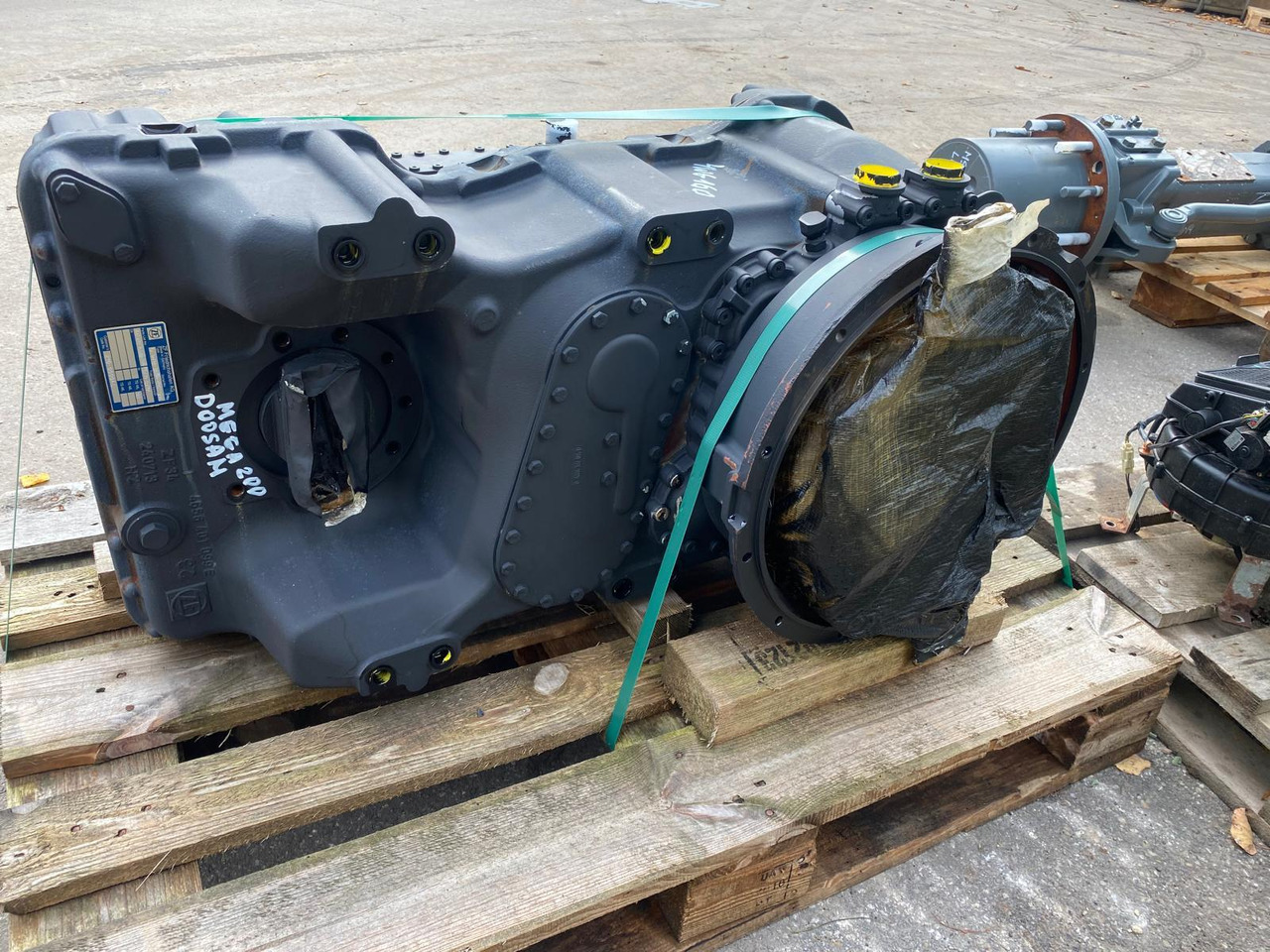 ZF 4 WG 160 - Boîte de vitesse pour Engins de chantier: photos 1 ZF 4 WG 160 - Boîte de vitesse pour Engins de chantier: photos 1