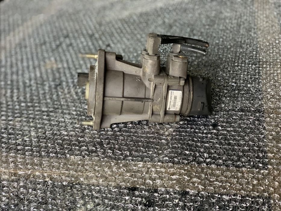 MAN zawór główny hamulcowy oryginał hurt K000926 MAN TGA K000926 - Cylindre de frein pour Camion: photos 1 MAN zawór główny hamulcowy oryginał hurt K000926 MAN TGA K000926 - Cylindre de frein pour Camion: photos 1