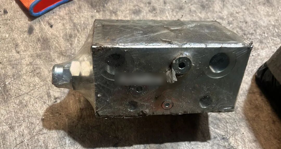 Rexroth Flow Divider R930062425 - Valve de frein pour Camion: photos 3 Rexroth Flow Divider R930062425 - Valve de frein pour Camion: photos 3