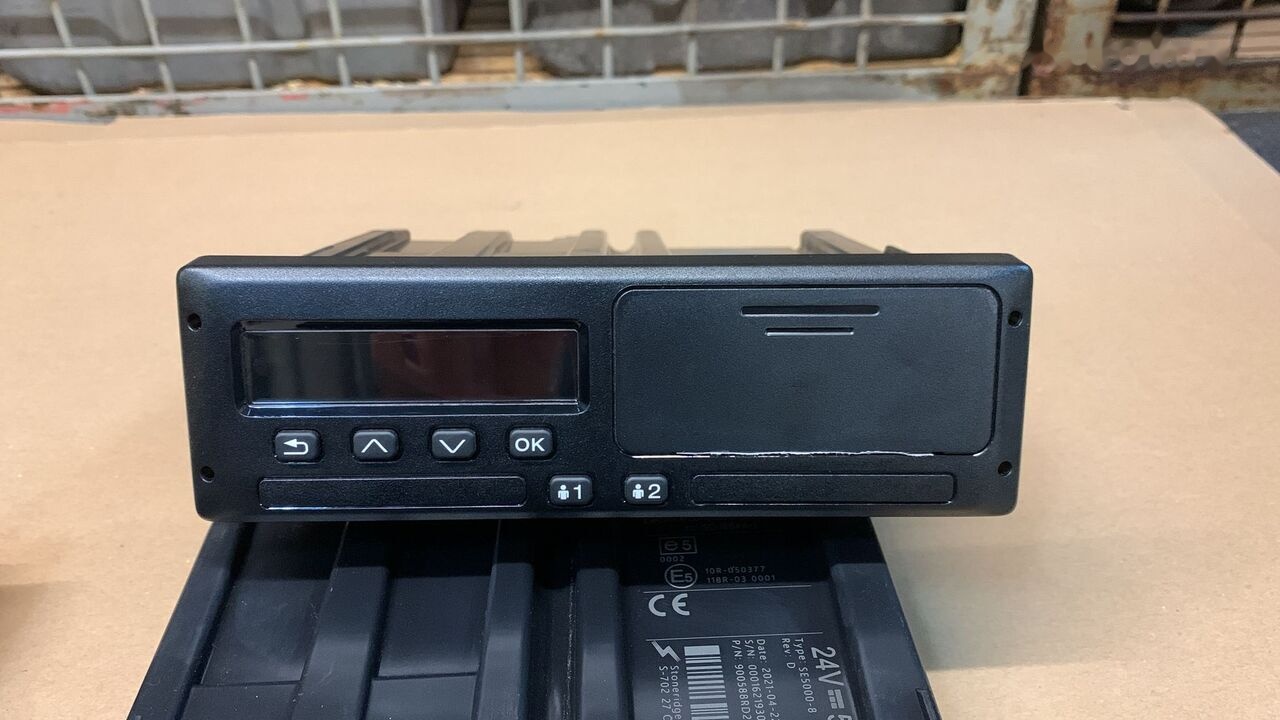 Scania NOWY 24V 5A 2918154 TYPE: SE5000-8 2918154 Scania truck - Chronotachygraphe pour Camion: photos 1 Scania NOWY 24V 5A 2918154 TYPE: SE5000-8 2918154 Scania truck - Chronotachygraphe pour Camion: photos 1