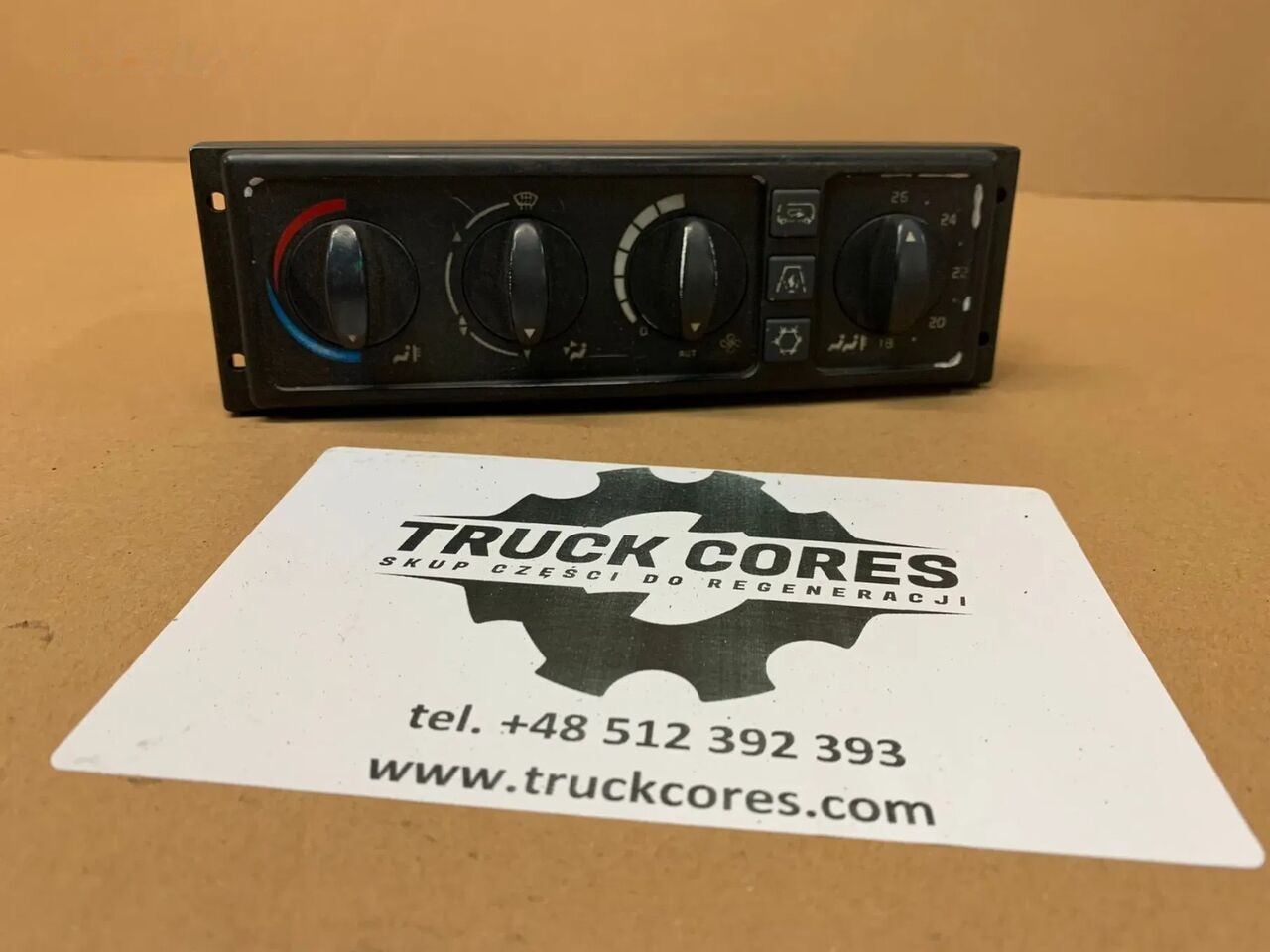 Scania Sterownik Klimatyzacji KT010 VOLVO P/N 21093503   Scania truck - Panel de instrumentos pour Camion: photos 1 Scania Sterownik Klimatyzacji KT010 VOLVO P/N 21093503   Scania truck - Panel de instrumentos pour Camion: photos 1