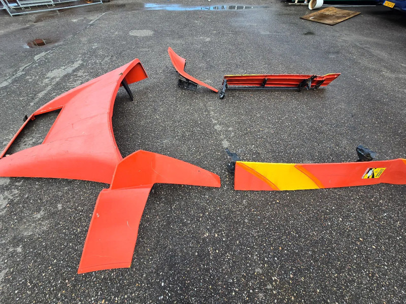 MAN TGX Spoiler - Aérodynamique/ Spoilers pour Camion: photos 2 MAN TGX Spoiler - Aérodynamique/ Spoilers pour Camion: photos 2