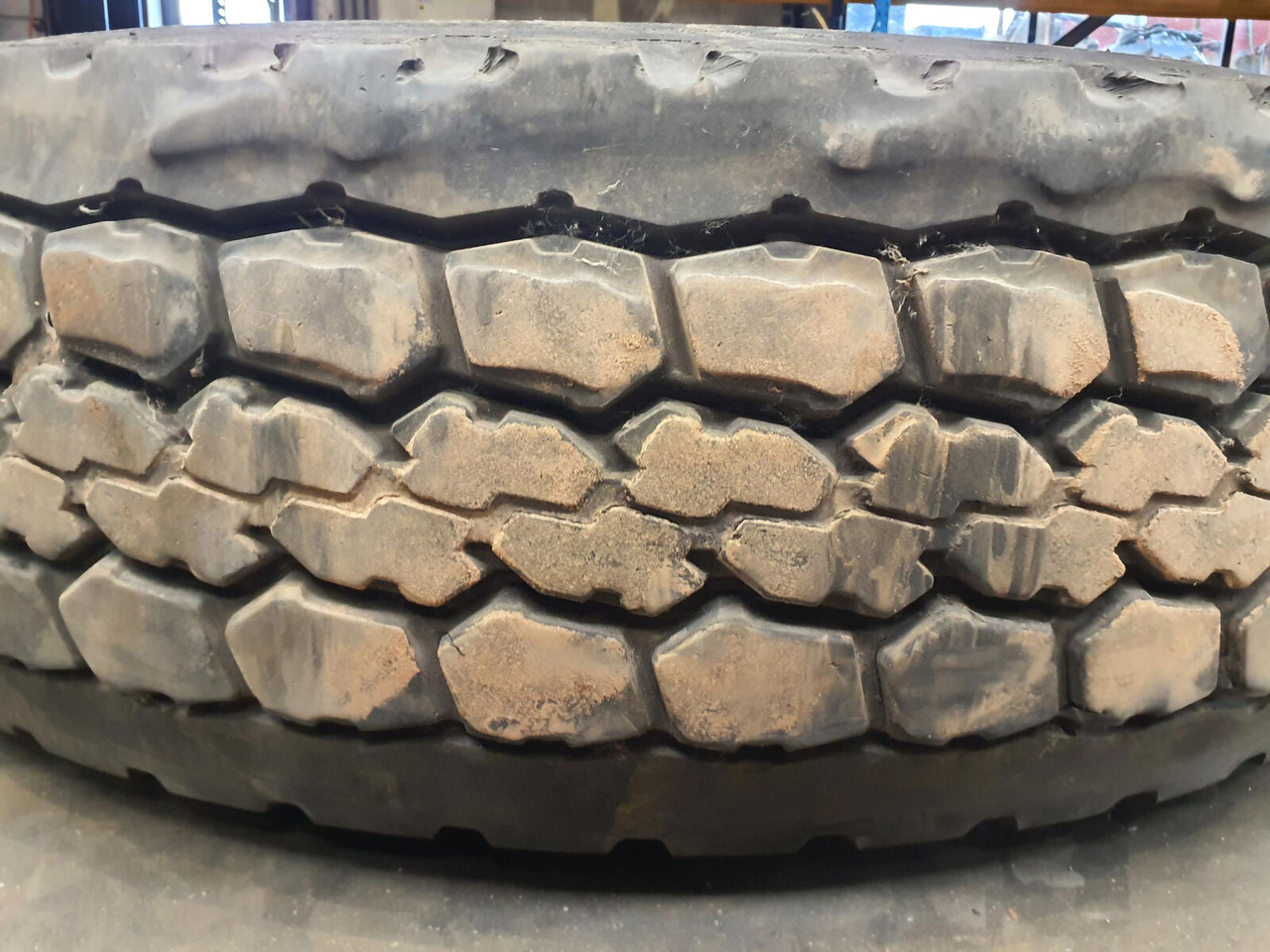 Bridgestone Wheel 385/95R25 10 4.7 3p - Roue complète pour Grue: photos 3 Bridgestone Wheel 385/95R25 10 4.7 3p - Roue complète pour Grue: photos 3