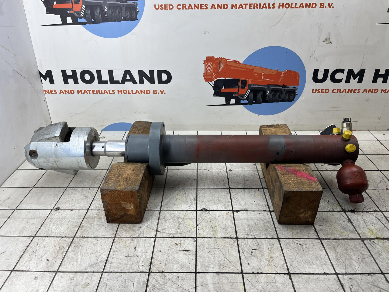 Compact Truck CT 2 counterweight cylinder - Vérin hydraulique pour Grue mobile: photos 3 Compact Truck CT 2 counterweight cylinder - Vérin hydraulique pour Grue mobile: photos 3