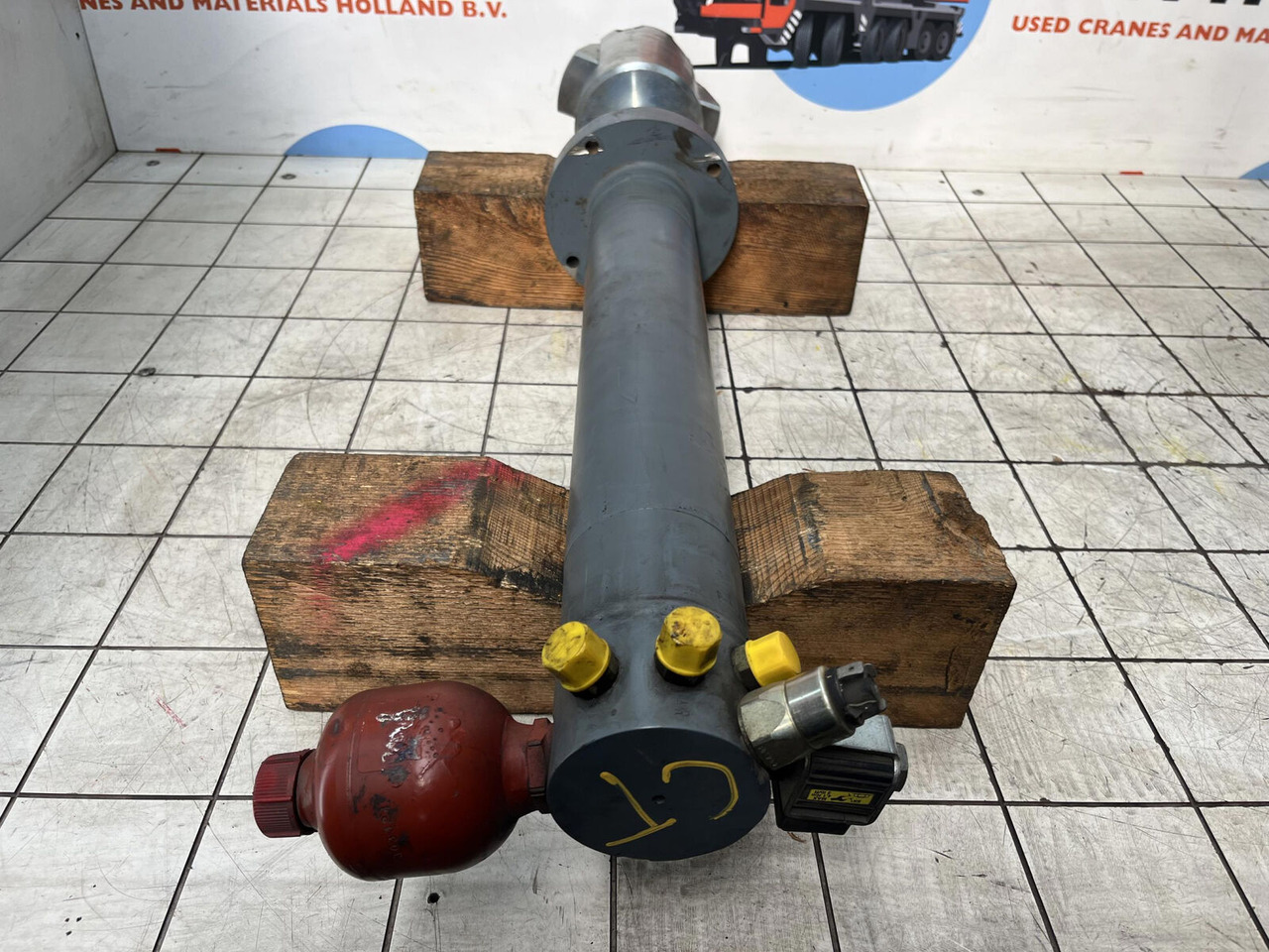 Compact Truck CT 2 counterweight cylinder - Vérin hydraulique pour Grue mobile: photos 5 Compact Truck CT 2 counterweight cylinder - Vérin hydraulique pour Grue mobile: photos 5