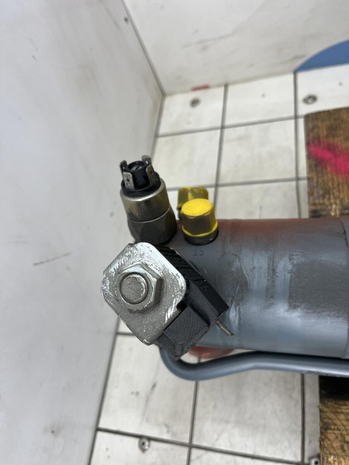 Compact Truck CT 2 counterweight cylinder - Vérin hydraulique pour Grue mobile: photos 5 Compact Truck CT 2 counterweight cylinder - Vérin hydraulique pour Grue mobile: photos 5