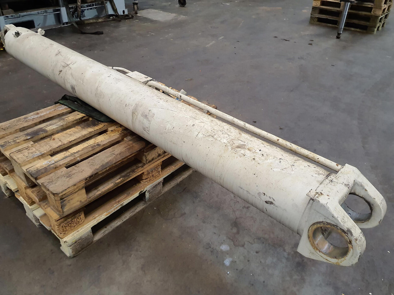 Compact truck CT 2 boom cylinder - Vérin hydraulique pour Grue mobile: photos 4 Compact truck CT 2 boom cylinder - Vérin hydraulique pour Grue mobile: photos 4
