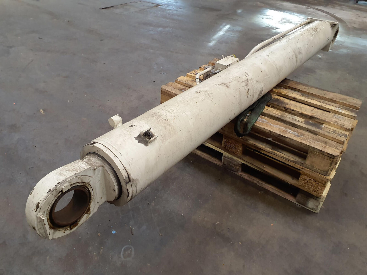 Compact truck CT 2 boom cylinder - Vérin hydraulique pour Grue mobile: photos 1 Compact truck CT 2 boom cylinder - Vérin hydraulique pour Grue mobile: photos 1