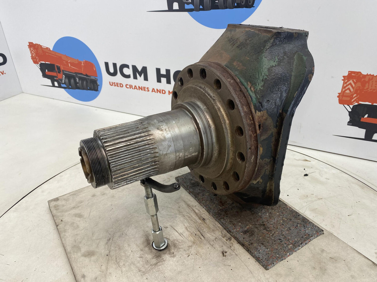 FAUN ATF 30 Steering knuckle 16 holes axle 1 - Fusée d'essieu pour Grue mobile: photos 1 FAUN ATF 30 Steering knuckle 16 holes axle 1 - Fusée d'essieu pour Grue mobile: photos 1