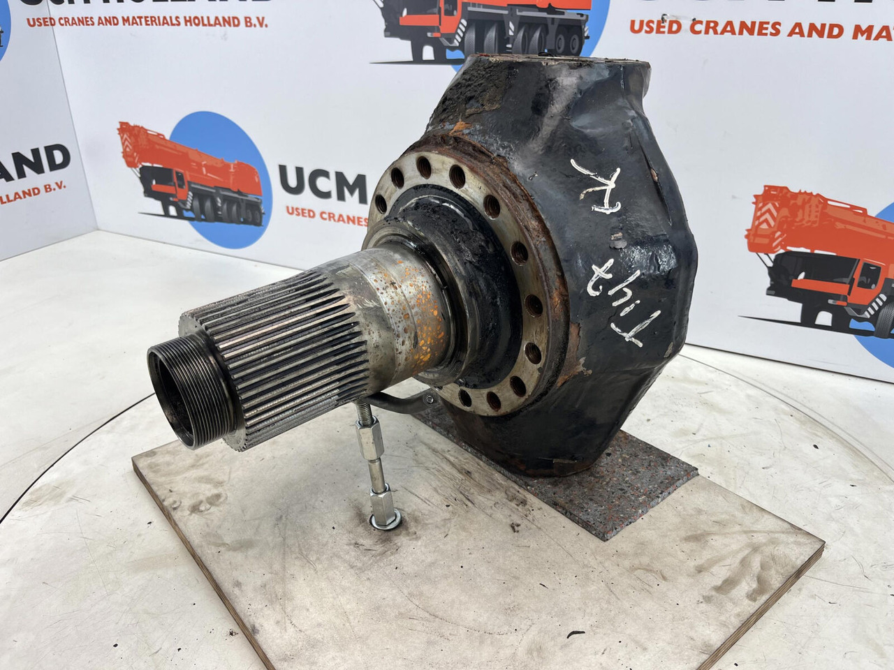 FAUN ATF 45-3 Steering knuckle 16 holes axle 3 - Fusée d'essieu pour Grue mobile: photos 1 FAUN ATF 45-3 Steering knuckle 16 holes axle 3 - Fusée d'essieu pour Grue mobile: photos 1