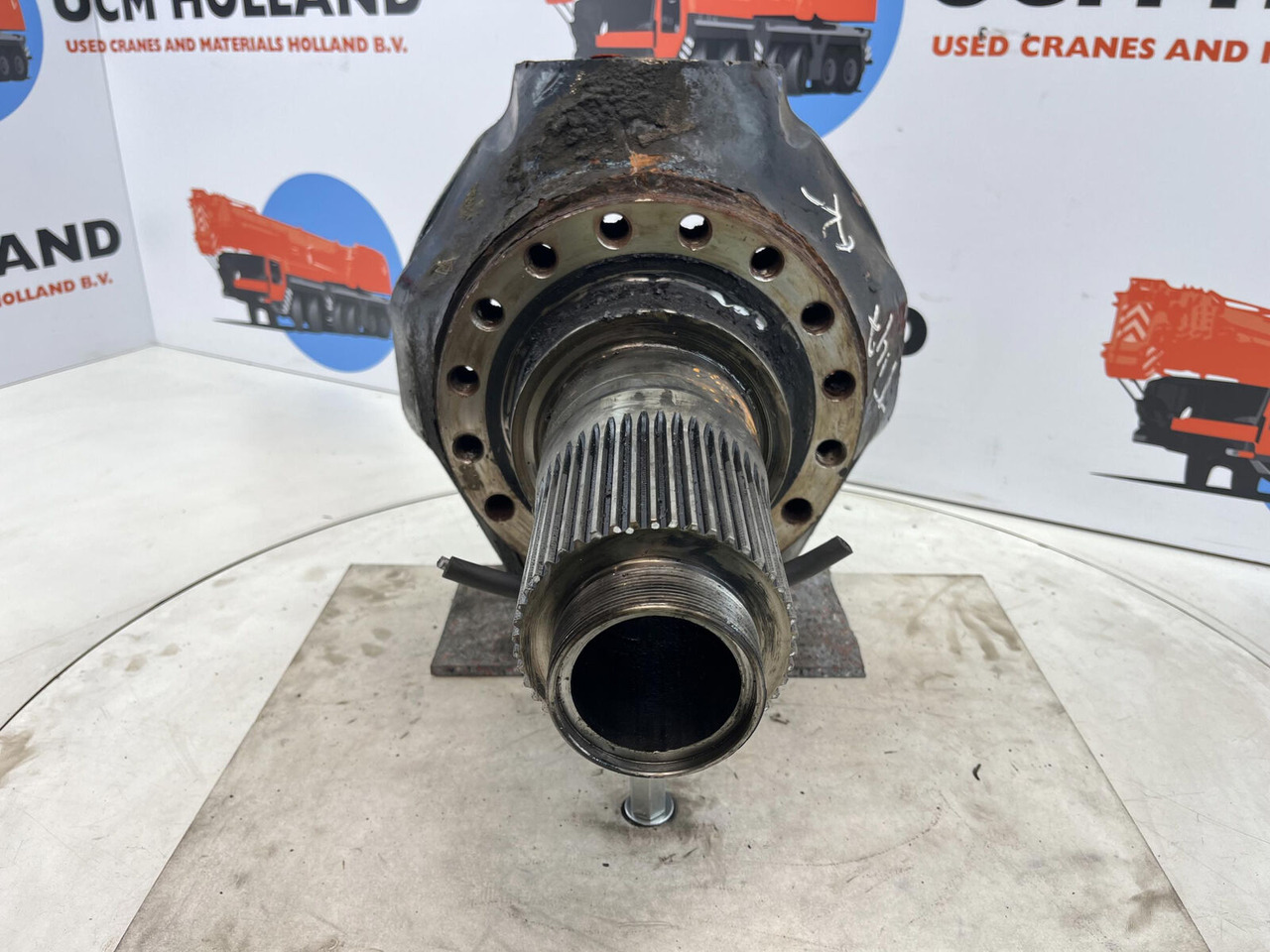 FAUN ATF 45-3 Steering knuckle 16 holes axle 3 - Fusée d'essieu pour Grue mobile: photos 2 FAUN ATF 45-3 Steering knuckle 16 holes axle 3 - Fusée d'essieu pour Grue mobile: photos 2