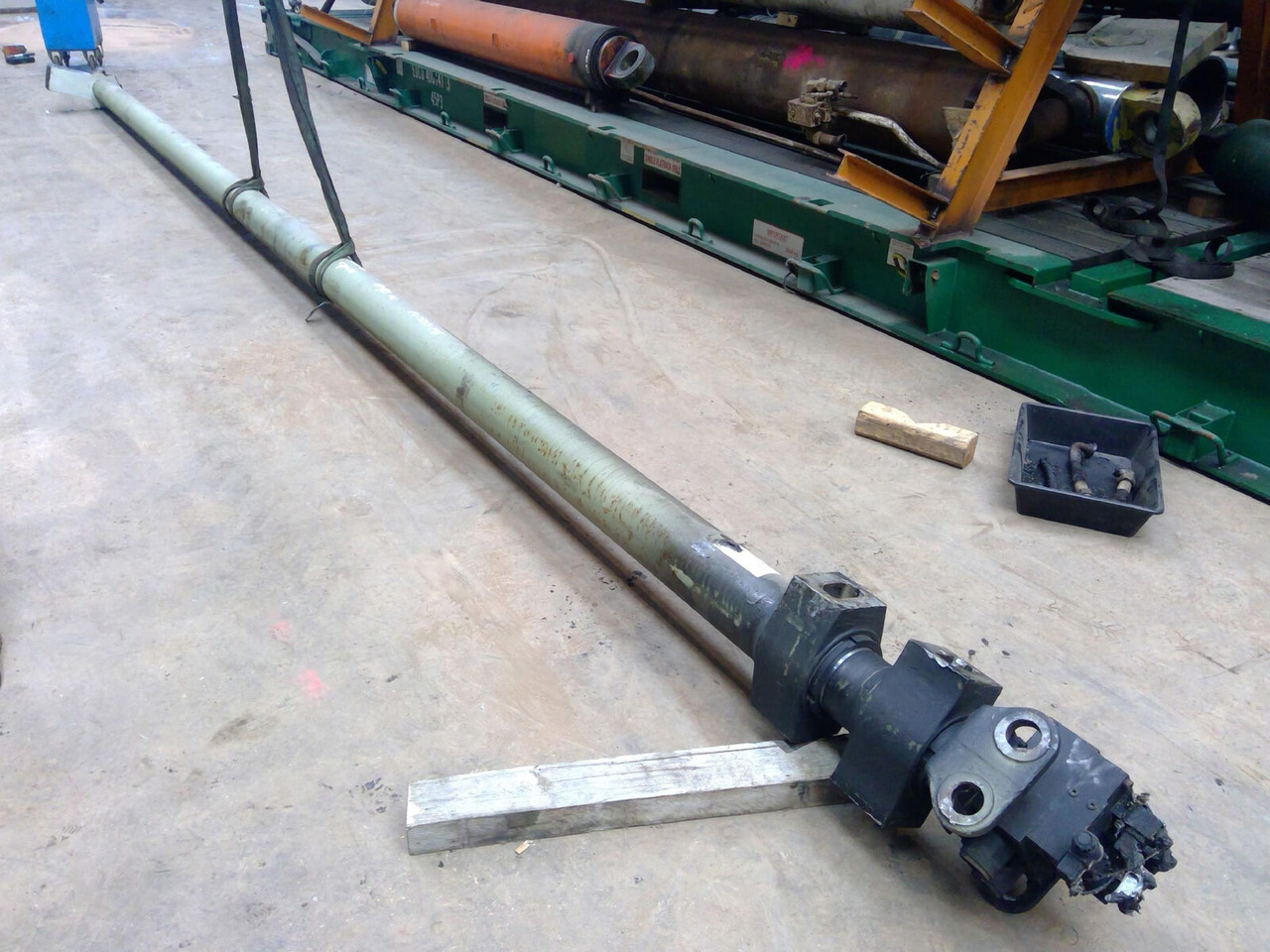 FAUN ATF 60-4 telescopic cylinder double - Vérin hydraulique pour Grue mobile: photos 1 FAUN ATF 60-4 telescopic cylinder double - Vérin hydraulique pour Grue mobile: photos 1