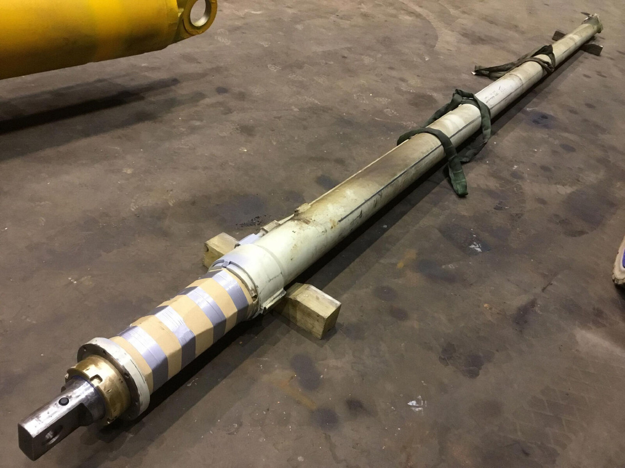 FAUN RTF 30 telescopic cylinder double - Vérin hydraulique pour Grue mobile: photos 1 FAUN RTF 30 telescopic cylinder double - Vérin hydraulique pour Grue mobile: photos 1