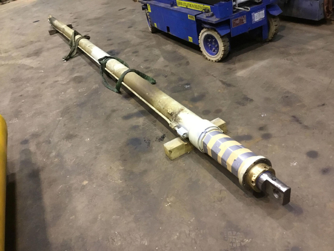 FAUN RTF 30 telescopic cylinder double - Vérin hydraulique pour Grue mobile: photos 2 FAUN RTF 30 telescopic cylinder double - Vérin hydraulique pour Grue mobile: photos 2