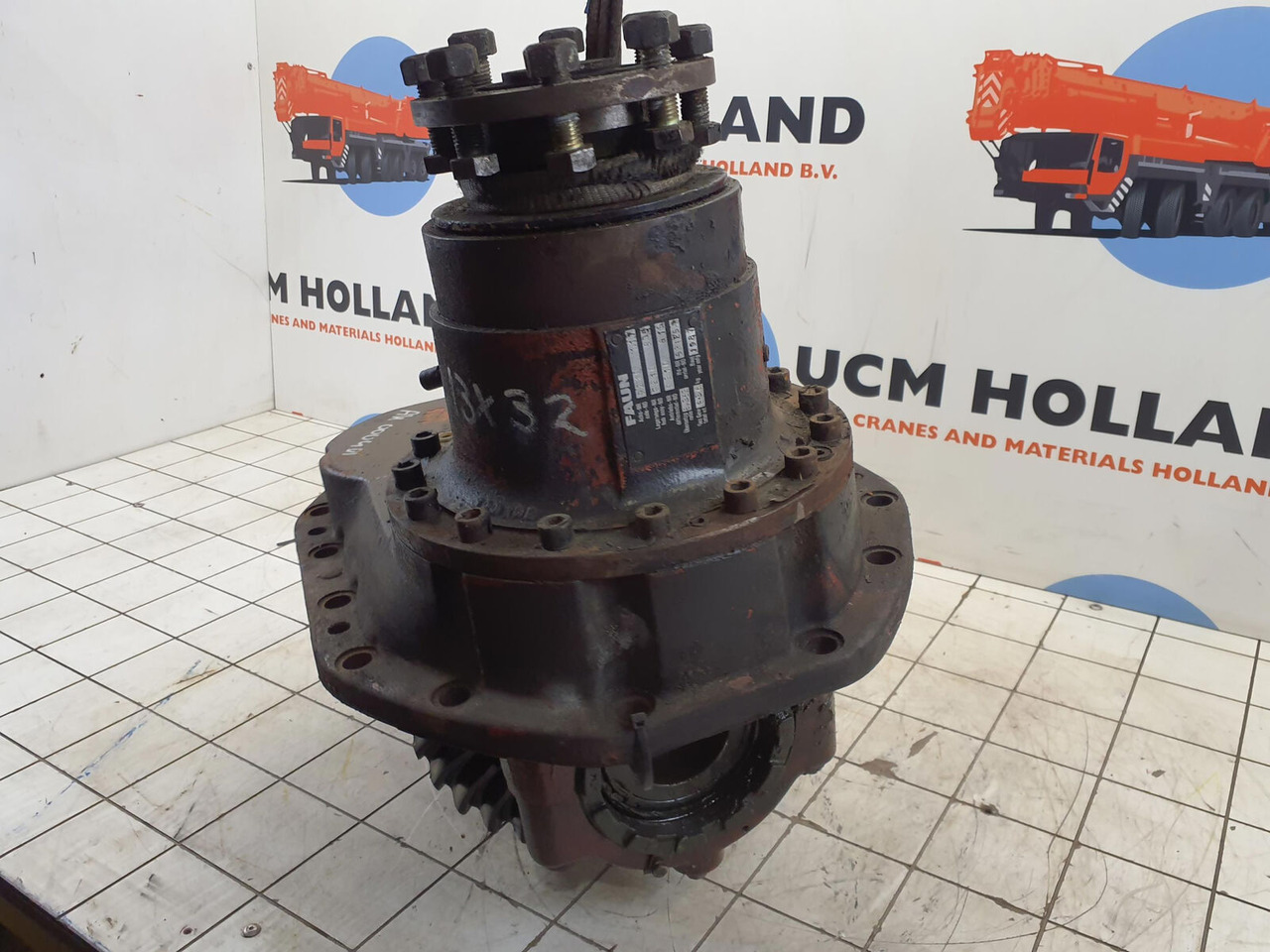 FAUN RTF 40 end differential axle 1 13x32 - Différentiel pour Grue mobile: photos 4 FAUN RTF 40 end differential axle 1 13x32 - Différentiel pour Grue mobile: photos 4