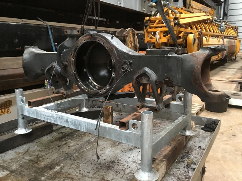 Faun ATF 50G-3 axle 3 housing - Essieu et pièces pour Grue: photos 1 Faun ATF 50G-3 axle 3 housing - Essieu et pièces pour Grue: photos 1