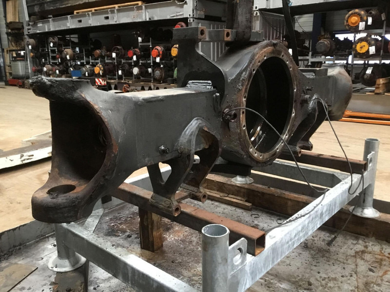 Faun ATF 50G-3 axle 3 housing - Essieu et pièces pour Grue: photos 3 Faun ATF 50G-3 axle 3 housing - Essieu et pièces pour Grue: photos 3