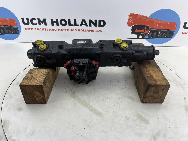 Gottwald 85-52 steering box - Colonne de direction pour Grue: photos 3 Gottwald 85-52 steering box - Colonne de direction pour Grue: photos 3