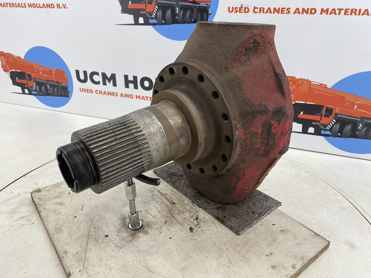 Gottwald AMK 70 Steering knuckle 16 holes axle 2 - Fusée d'essieu pour Grue mobile: photos 1 Gottwald AMK 70 Steering knuckle 16 holes axle 2 - Fusée d'essieu pour Grue mobile: photos 1