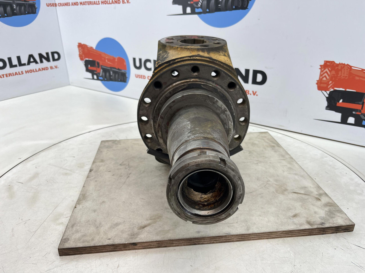 Grove AT 880 Steering knuckle 16 holes axle 2 - Fusée d'essieu pour Grue mobile: photos 2 Grove AT 880 Steering knuckle 16 holes axle 2 - Fusée d'essieu pour Grue mobile: photos 2