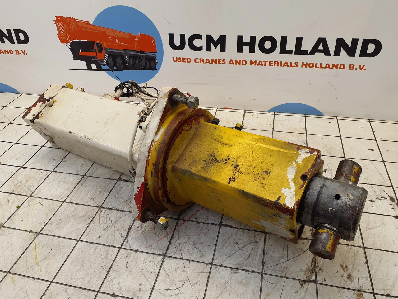Grove GMK 3050 counterweight cylinder - Vérin hydraulique pour Grue mobile: photos 1 Grove GMK 3050 counterweight cylinder - Vérin hydraulique pour Grue mobile: photos 1