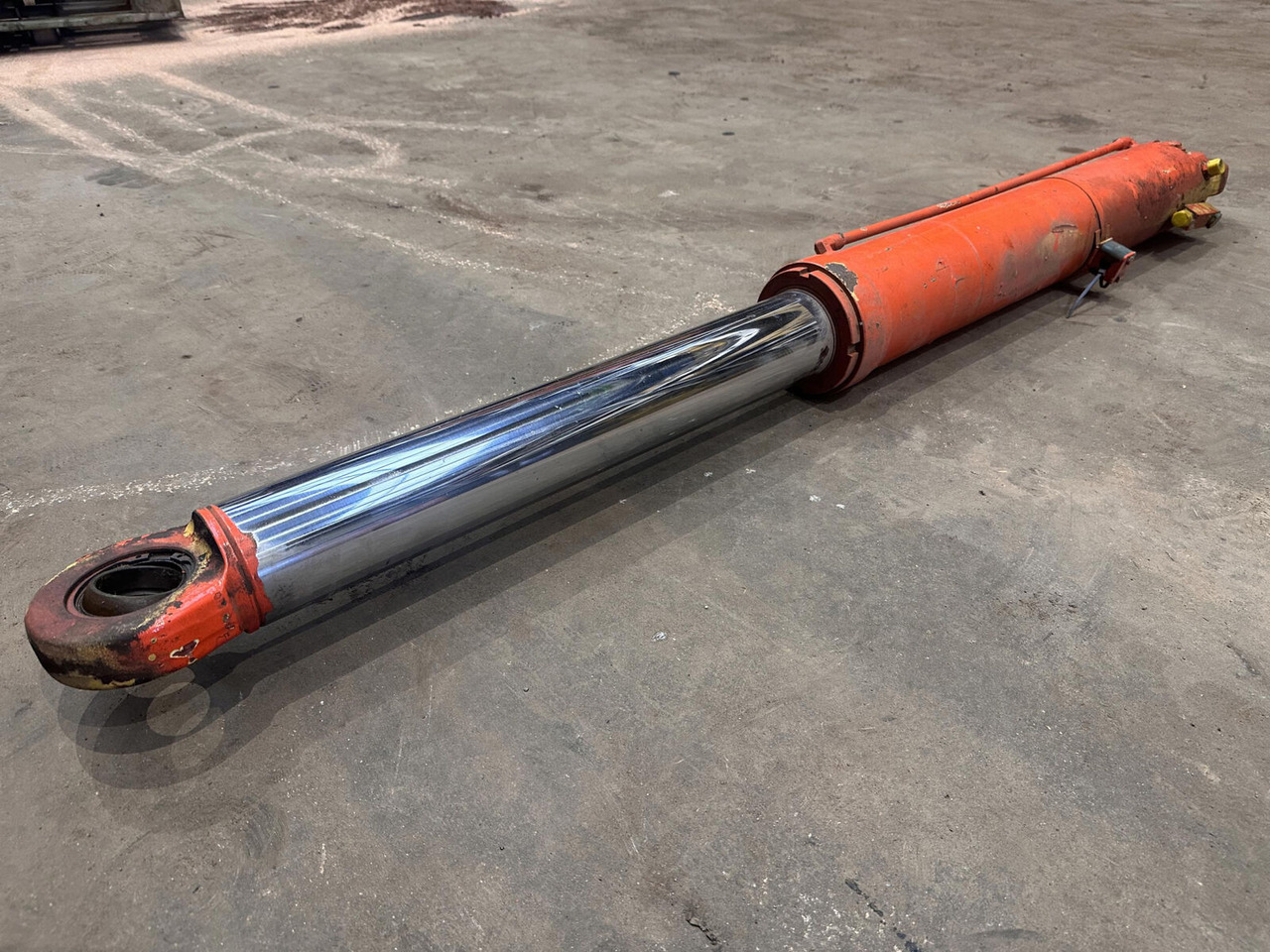 Grove GMK 3050 jib derricking cylinder - Vérin hydraulique pour Grue mobile: photos 4 Grove GMK 3050 jib derricking cylinder - Vérin hydraulique pour Grue mobile: photos 4