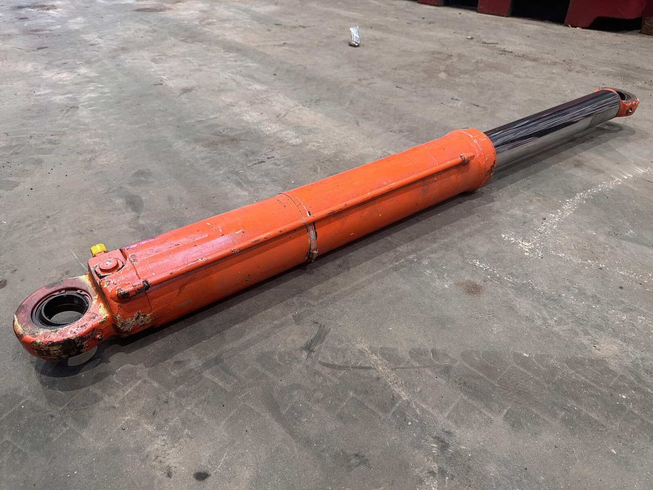 Grove GMK 3050 jib derricking cylinder - Vérin hydraulique pour Grue mobile: photos 2 Grove GMK 3050 jib derricking cylinder - Vérin hydraulique pour Grue mobile: photos 2
