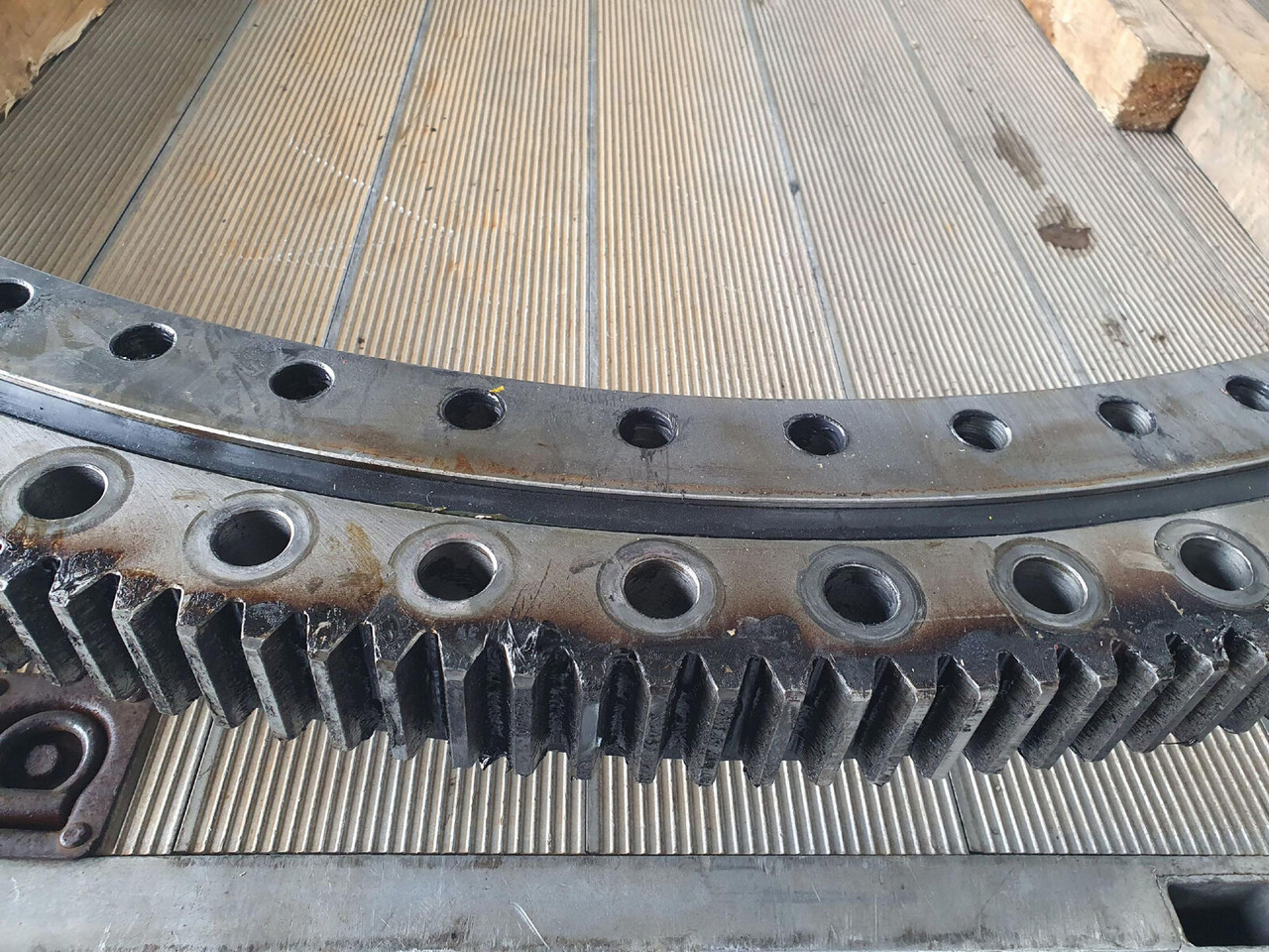 Grove GMK 4100L slewing gear - Couronne d'orientation pour Grue mobile: photos 3 Grove GMK 4100L slewing gear - Couronne d'orientation pour Grue mobile: photos 3