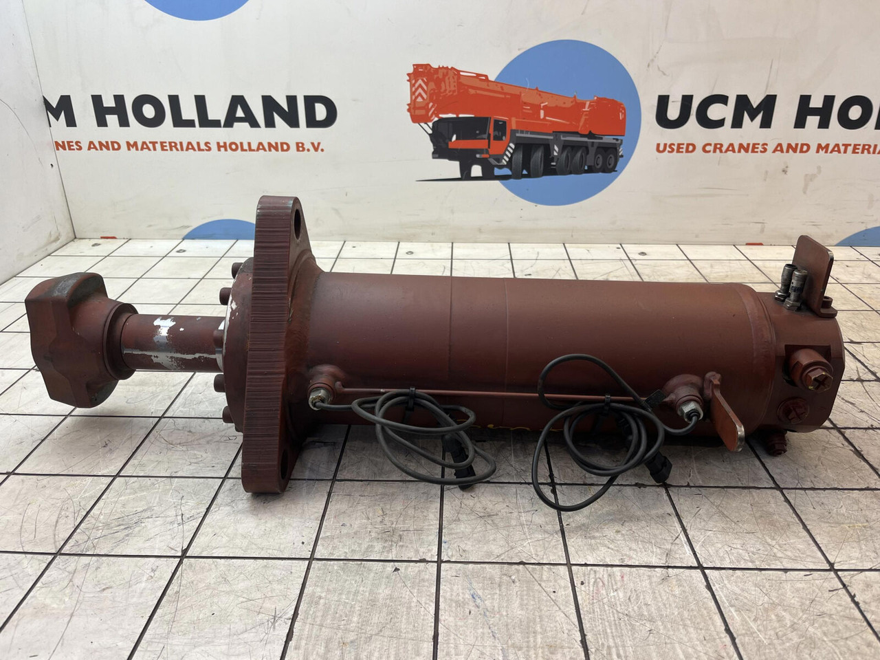 Grove GMK counterweight cylinder - Vérin hydraulique pour Grue mobile: photos 1 Grove GMK counterweight cylinder - Vérin hydraulique pour Grue mobile: photos 1