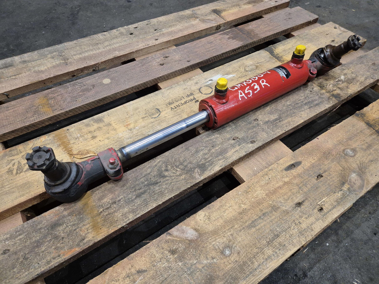 Grove GMK steering cylinder - Vérin hydraulique pour Grue mobile: photos 1 Grove GMK steering cylinder - Vérin hydraulique pour Grue mobile: photos 1