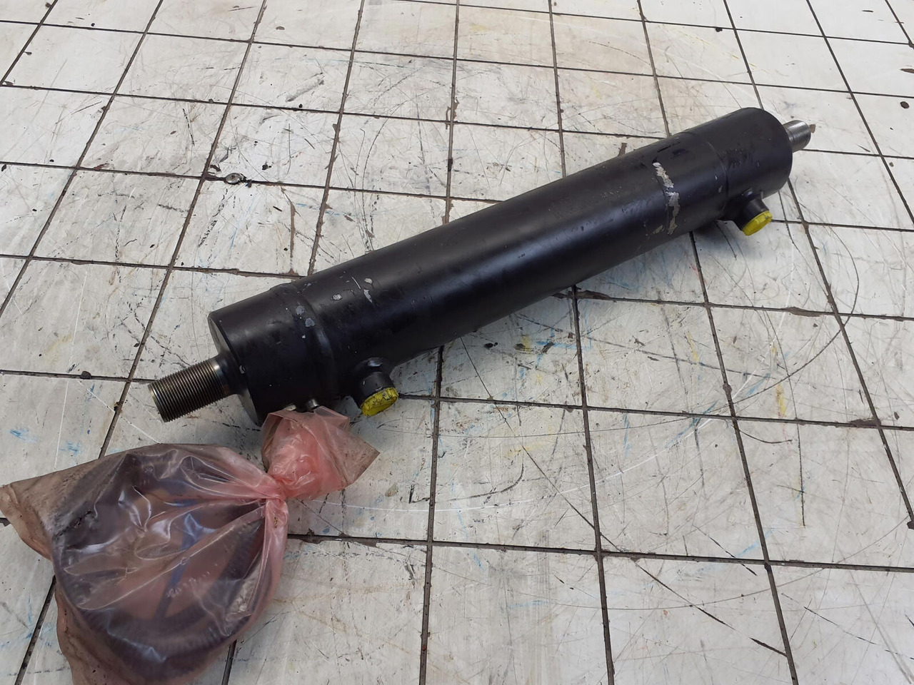 Grove GMK steering cylinder with length sensor - Vérin hydraulique pour Grue mobile: photos 2 Grove GMK steering cylinder with length sensor - Vérin hydraulique pour Grue mobile: photos 2