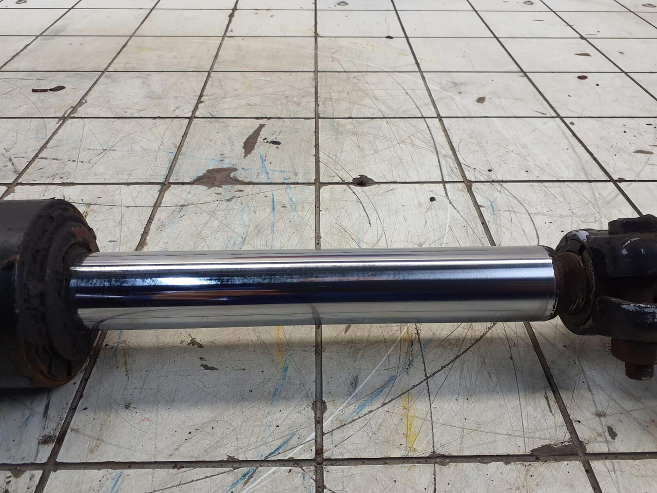 Grove Grove GMK 3055 steering cylinder axle 1 right - Vérin hydraulique pour Grue mobile: photos 5 Grove Grove GMK 3055 steering cylinder axle 1 right - Vérin hydraulique pour Grue mobile: photos 5