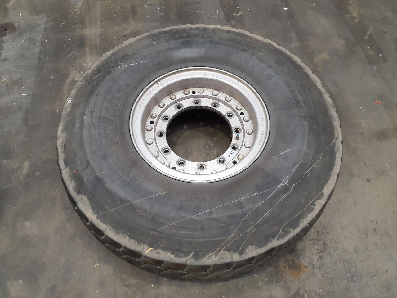 Grove Wheel 445/95R25 12 13.4 2p alu - Roue complète: photos 1 Grove Wheel 445/95R25 12 13.4 2p alu - Roue complète: photos 1