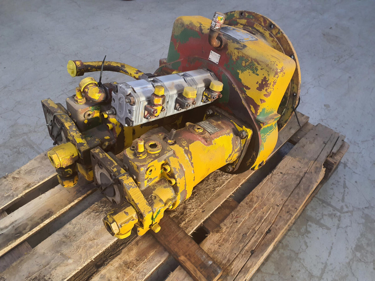 Krupp 70 GMT distributor gear box with pump set - Pompe hydraulique pour Grue mobile: photos 2 Krupp 70 GMT distributor gear box with pump set - Pompe hydraulique pour Grue mobile: photos 2