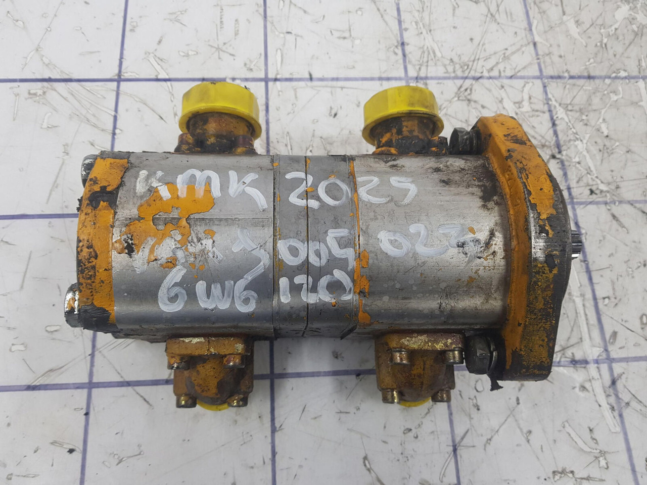 Krupp KMK 2025 dual gear pump - Pompe hydraulique pour Grue mobile: photos 5 Krupp KMK 2025 dual gear pump - Pompe hydraulique pour Grue mobile: photos 5