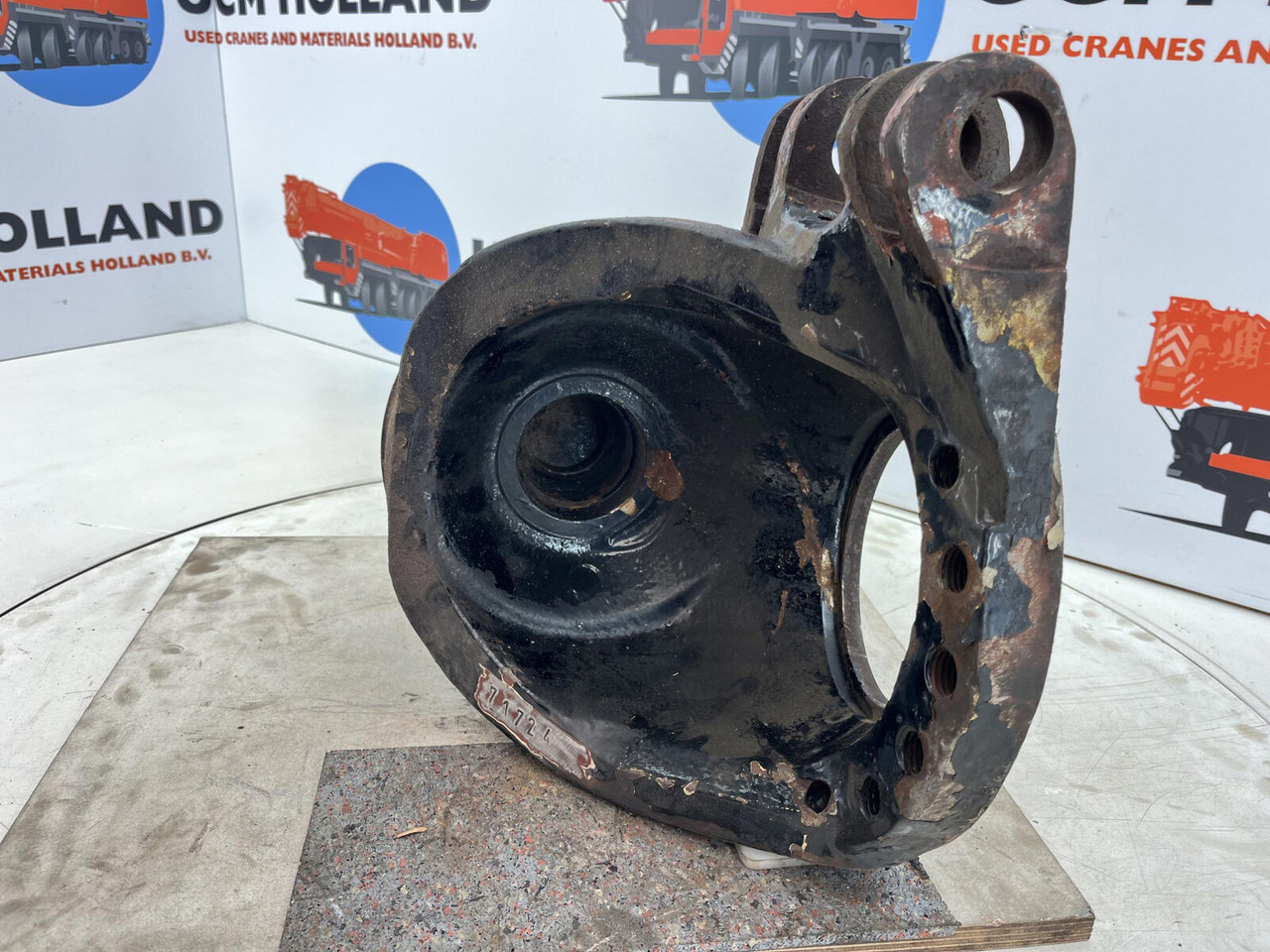 Krupp KMK 3045 Steering knuckle 16 holes - Fusée d'essieu pour Grue mobile: photos 5 Krupp KMK 3045 Steering knuckle 16 holes - Fusée d'essieu pour Grue mobile: photos 5